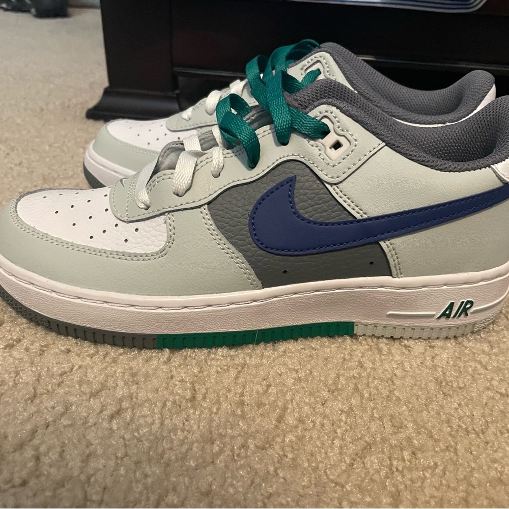 Big boys size 5.5 
Never worn